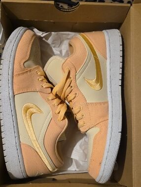 Nike Low-Top Sneakers in Peach, Cream & Gold